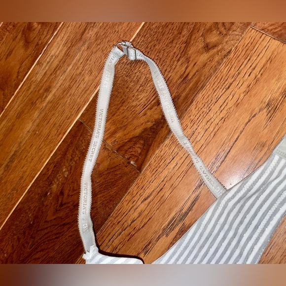 NWOT grey/white striped w shimmery silver body by Victoria secret lined Demi bra - Picture 7 of 16